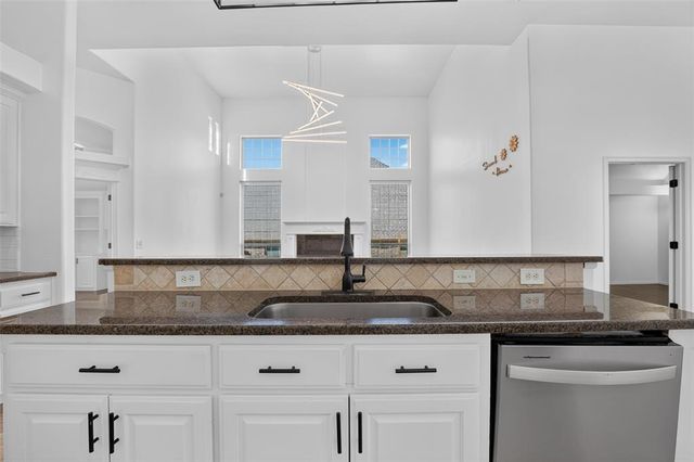 19504 Chestermere Circle, Edmond, OK 73012