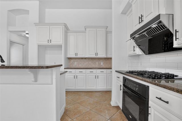 19504 Chestermere Circle, Edmond, OK 73012