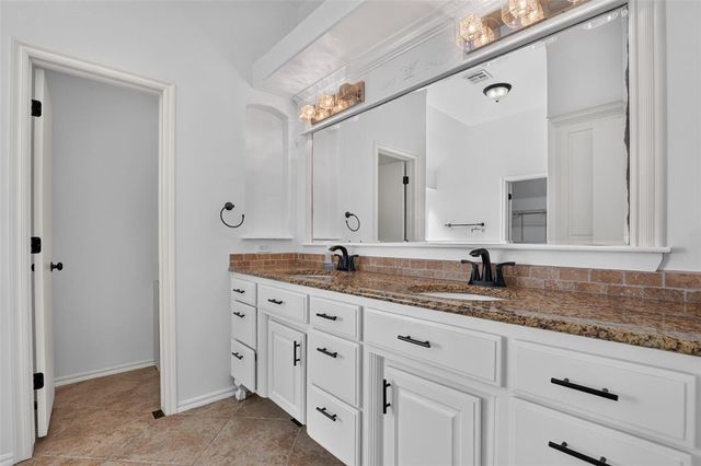 19504 Chestermere Circle, Edmond, OK 73012