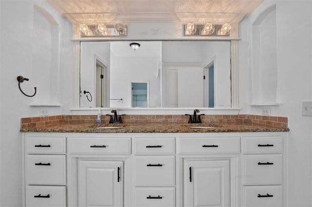 19504 Chestermere Circle, Edmond, OK 73012