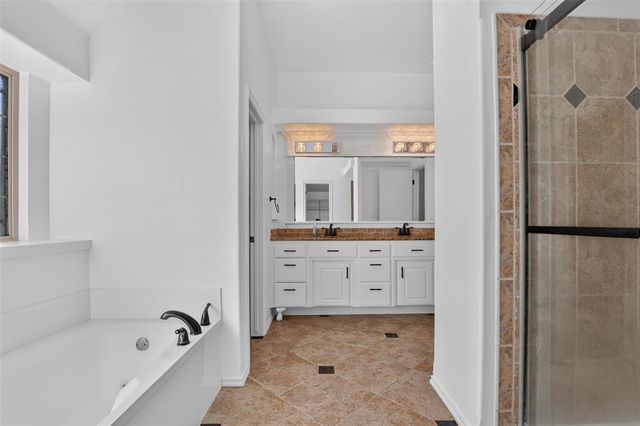 19504 Chestermere Circle, Edmond, OK 73012