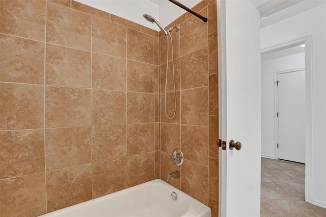 19504 Chestermere Circle, Edmond, OK 73012