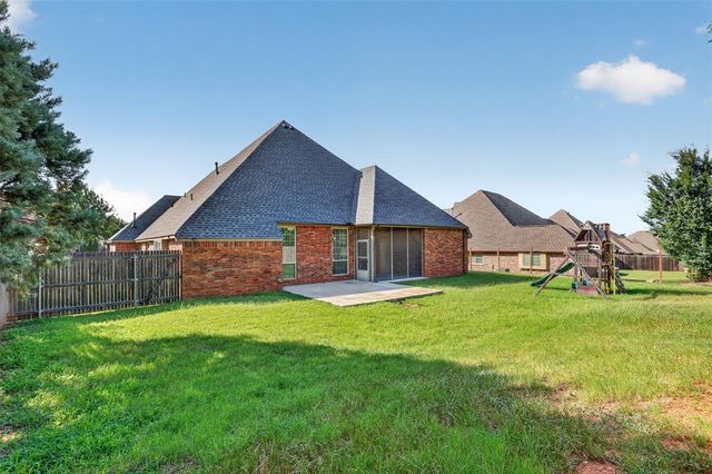 19504 Chestermere Circle, Edmond, OK 73012