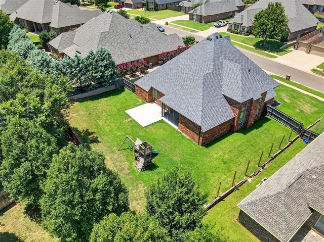 19504 Chestermere Circle, Edmond, OK 73012