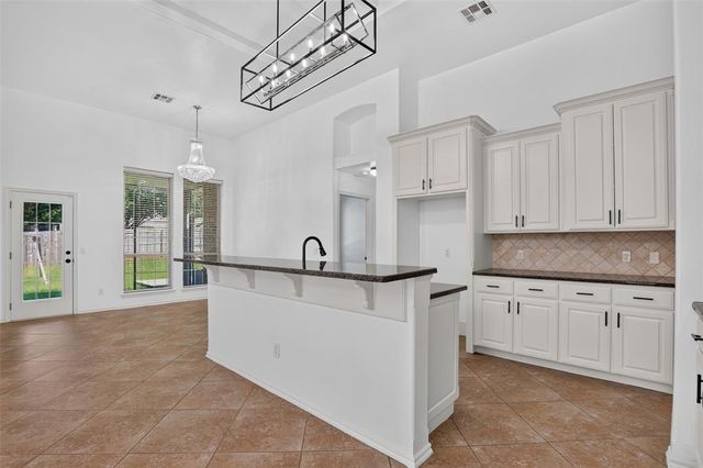 19504 Chestermere Circle, Edmond, OK 73012