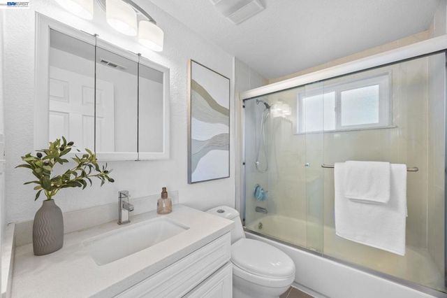 2000 Miramar Ave, Castro Valley, CA 94578