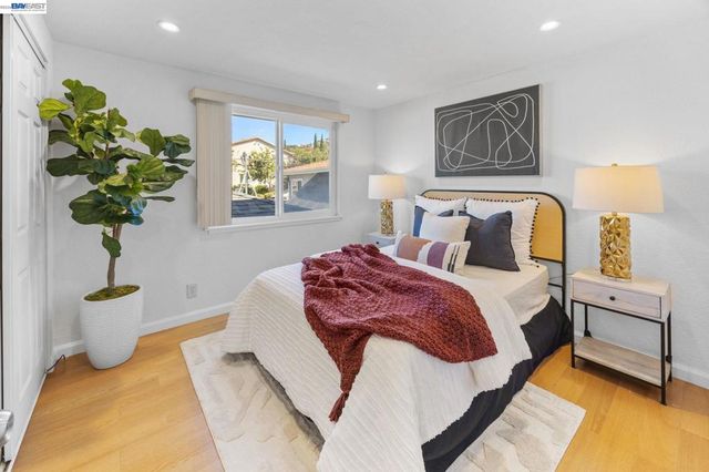 2000 Miramar Ave, Castro Valley, CA 94578