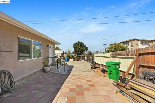 2000 Miramar Ave, Castro Valley, CA 94578