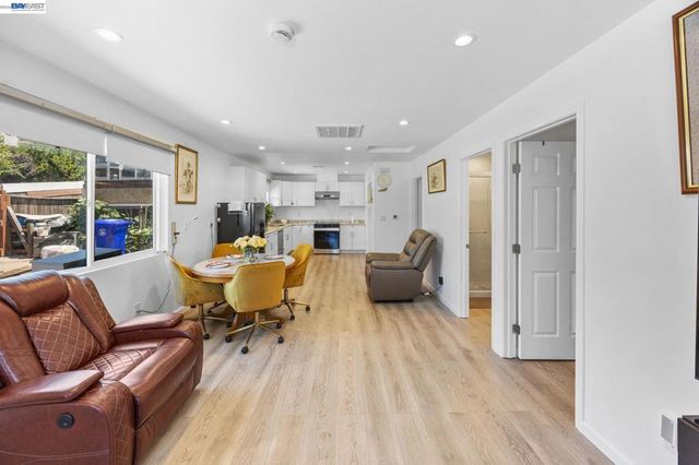 2000 Miramar Ave, Castro Valley, CA 94578