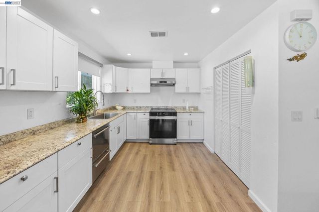 2000 Miramar Ave, Castro Valley, CA 94578
