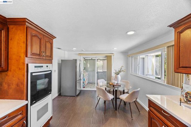 2000 Miramar Ave, Castro Valley, CA 94578