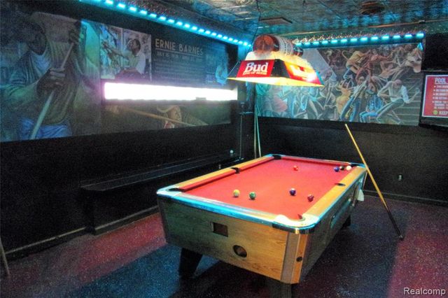 18401 W 8 Mile Road, Detroit, MI 48219