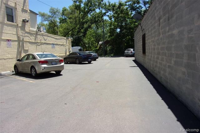 18401 W 8 Mile Road, Detroit, MI 48219