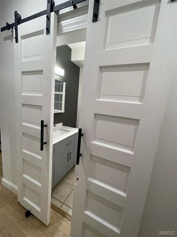 4926 Murdoch Avenue, St Louis, MO 63109