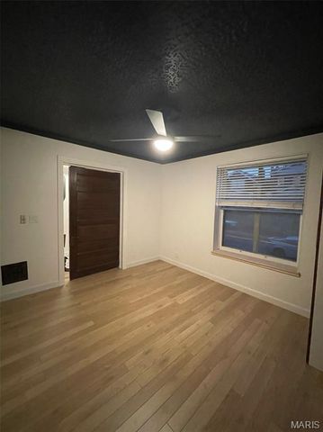 4926 Murdoch Avenue, St Louis, MO 63109