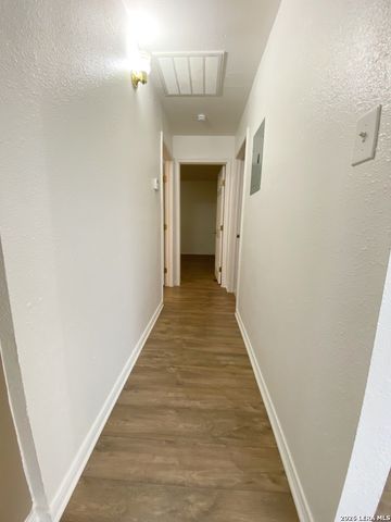 1311 PINE ST., Floresville, TX 78114