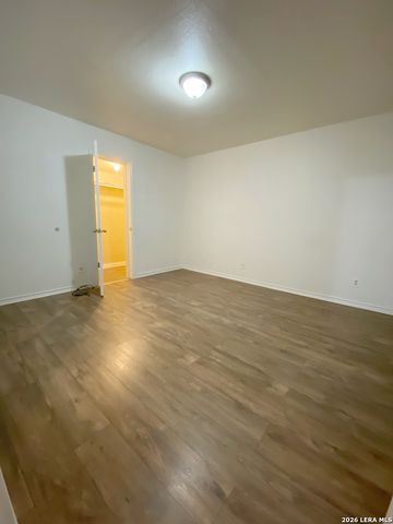 1311 PINE ST., Floresville, TX 78114