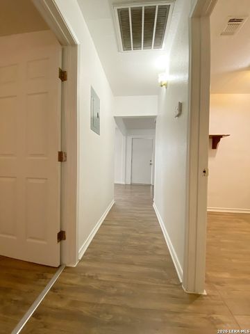 1311 PINE ST., Floresville, TX 78114
