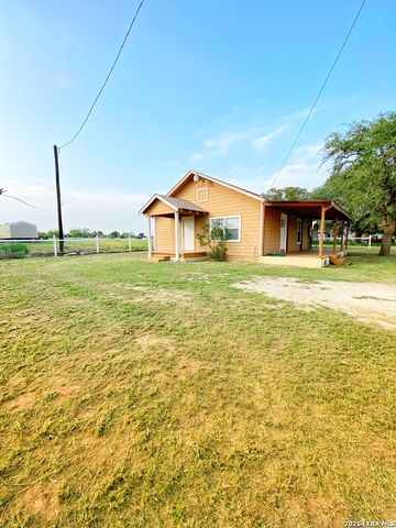 1311 PINE ST., Floresville, TX 78114