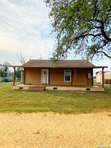 1311 PINE ST., Floresville, TX 78114