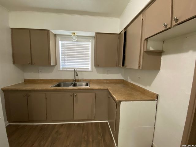 1311 PINE ST., Floresville, TX 78114