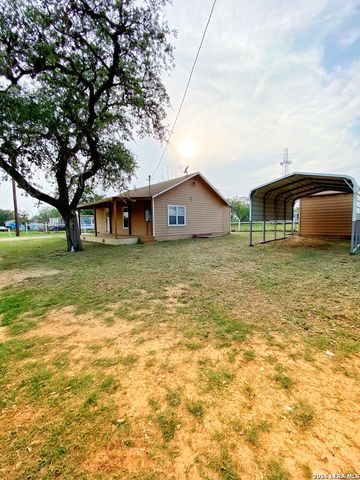1311 PINE ST., Floresville, TX 78114