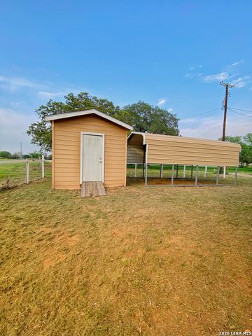 1311 PINE ST., Floresville, TX 78114