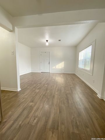 1311 PINE ST., Floresville, TX 78114