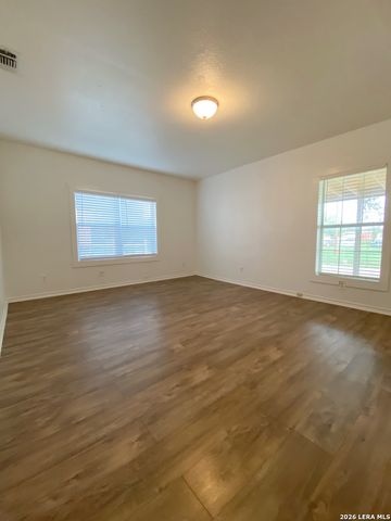 1311 PINE ST., Floresville, TX 78114