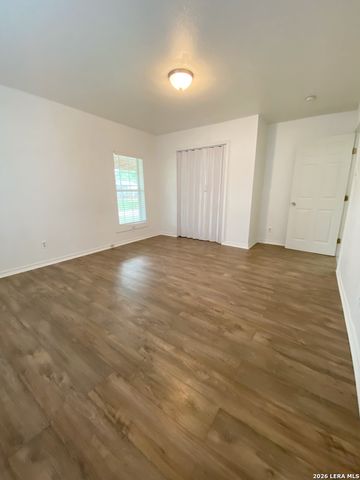 1311 PINE ST., Floresville, TX 78114