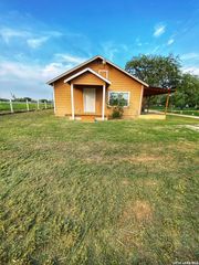 1311 PINE ST., Floresville, TX 78114