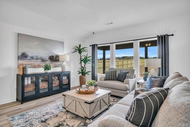 61 Wolfsbridge Loop, Cabot, AR 72023