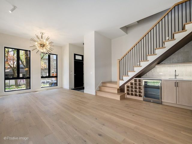 1900 W Cortland Avenue, Chicago, IL 60622