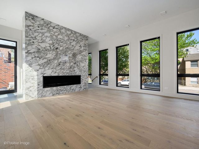 1900 W Cortland Avenue, Chicago, IL 60622