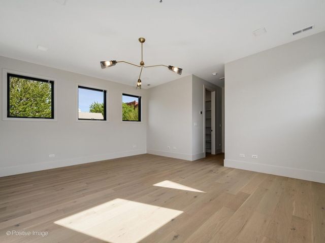 1900 W Cortland Avenue, Chicago, IL 60622