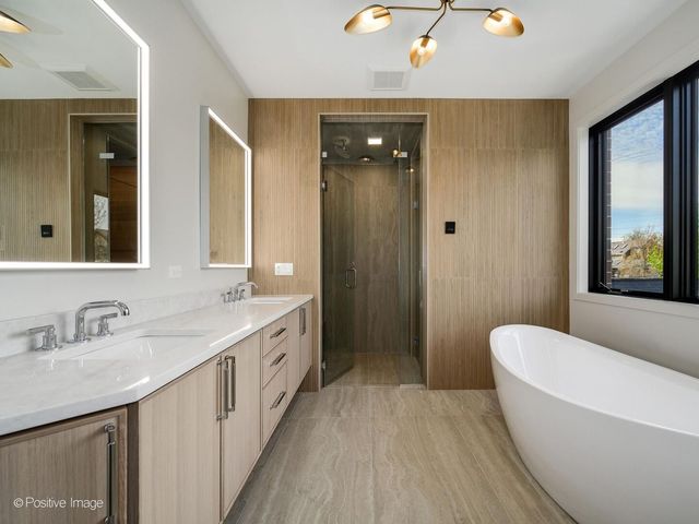 1900 W Cortland Avenue, Chicago, IL 60622