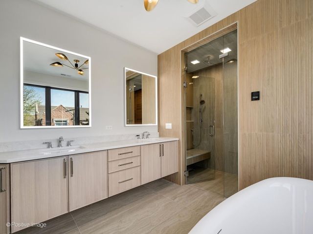 1900 W Cortland Avenue, Chicago, IL 60622