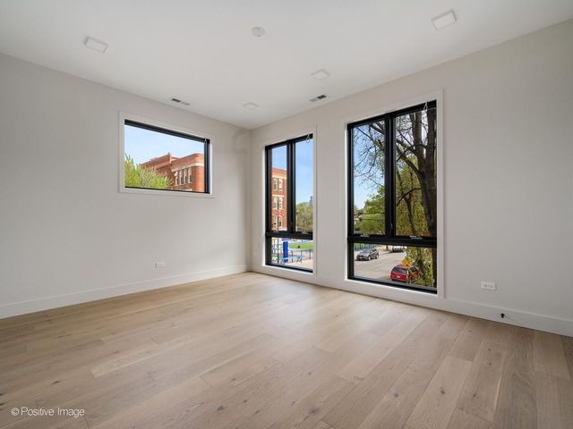 1900 W Cortland Avenue, Chicago, IL 60622