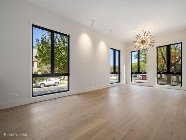 1900 W Cortland Avenue, Chicago, IL 60622