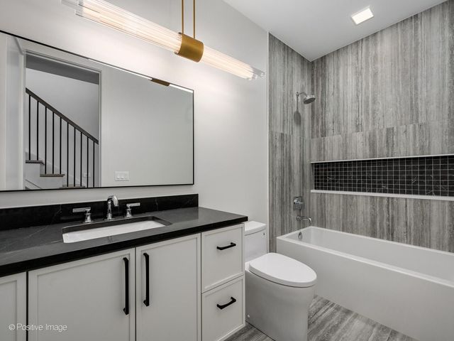 1900 W Cortland Avenue, Chicago, IL 60622