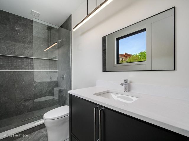 1900 W Cortland Avenue, Chicago, IL 60622