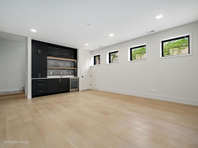 1900 W Cortland Avenue, Chicago, IL 60622