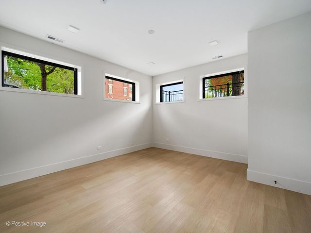 1900 W Cortland Avenue, Chicago, IL 60622