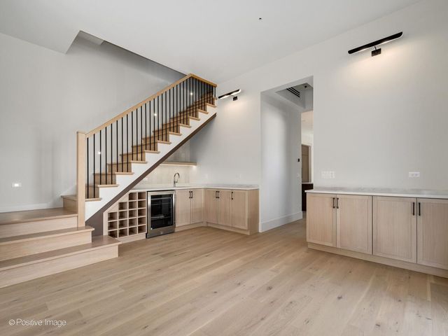 1900 W Cortland Avenue, Chicago, IL 60622