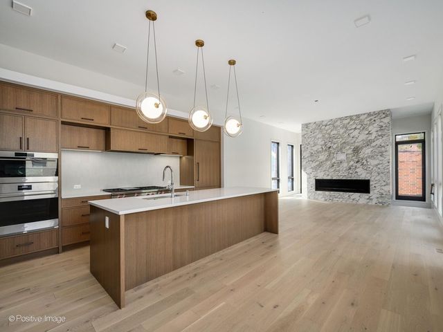 1900 W Cortland Avenue, Chicago, IL 60622