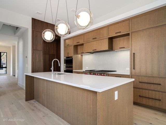 1900 W Cortland Avenue, Chicago, IL 60622