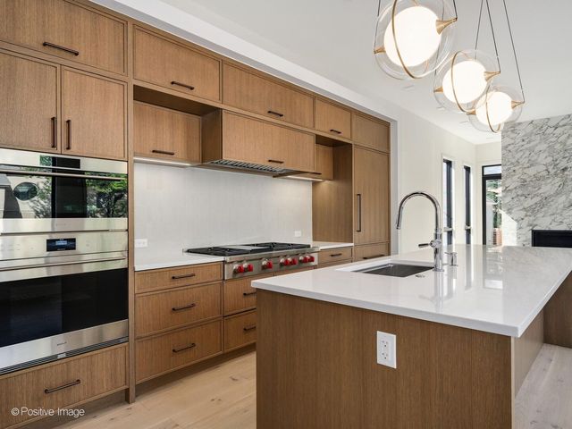 1900 W Cortland Avenue, Chicago, IL 60622