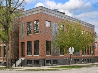 1900 W Cortland Avenue, Chicago, IL 60622