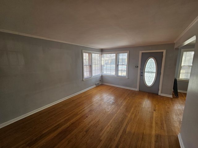 902 Jeannette Street, Des Plaines, IL 60016