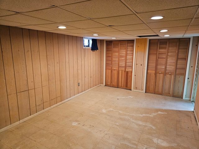 902 Jeannette Street, Des Plaines, IL 60016